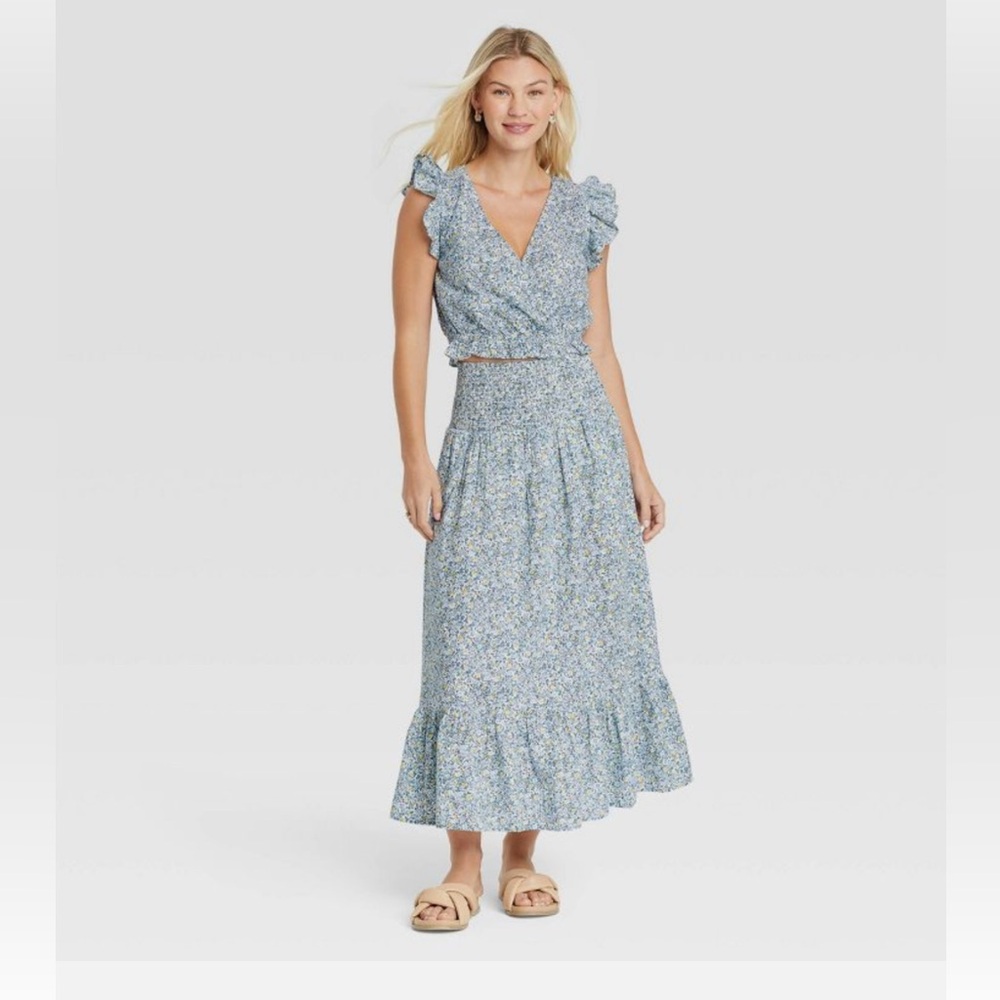 Universal Thread Blue Floral Two Piece Set - Top and Skirt